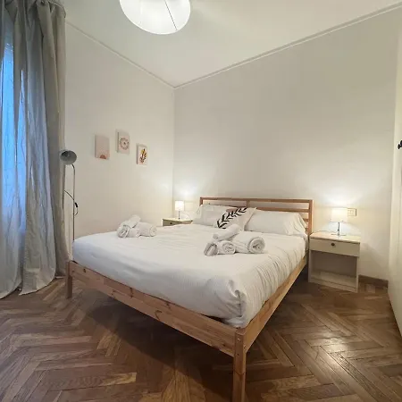 Wood Essence - Authentic Large -city Center Апартаменты Милан
