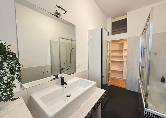 Wood Essence - Authentic Large -city Center Lejlighed